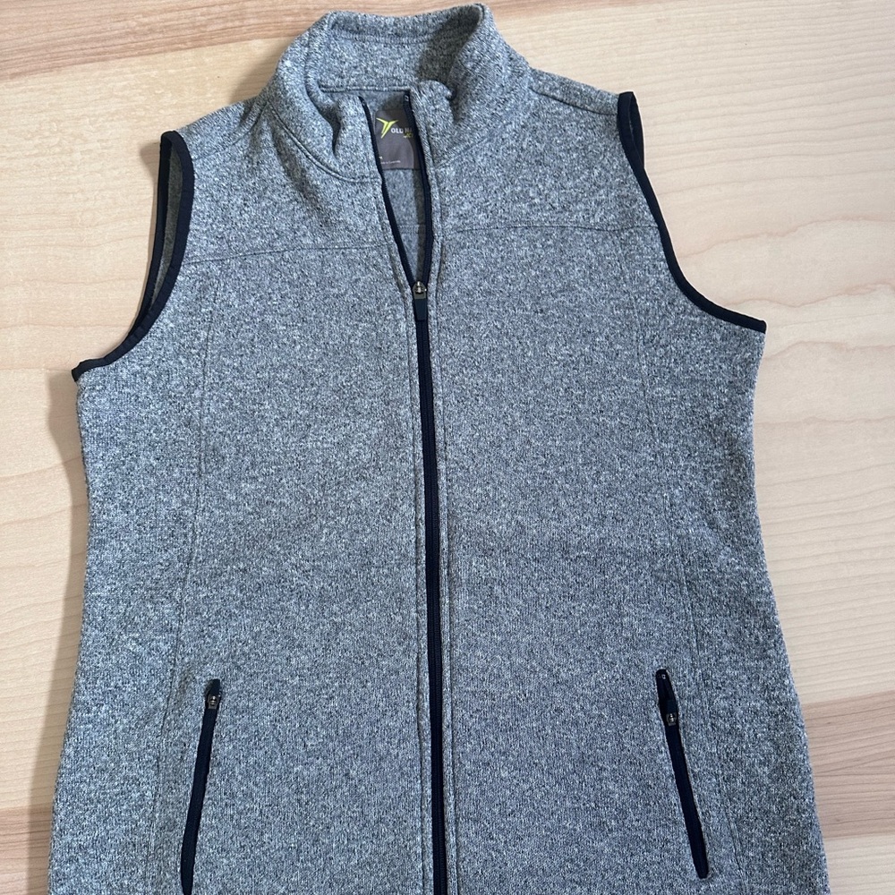 Old Navy Gray Full-Zip Sleeveless Vest